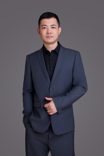 杜江鵬 \ 董事(shì)長(cháng)